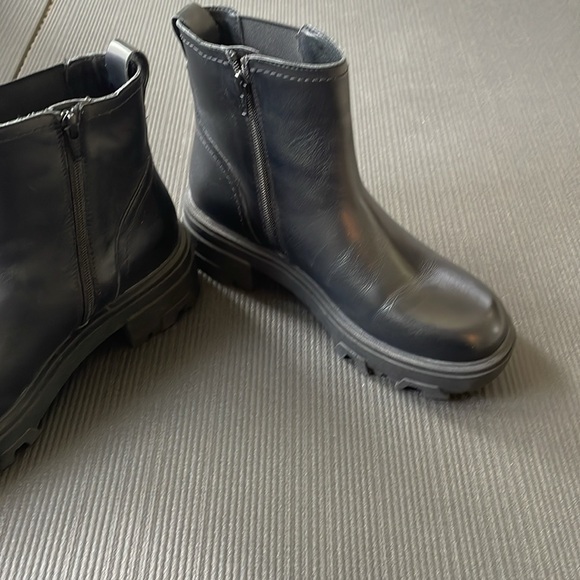 House of Harlow 1960 Righteous Leather Chelsea Boot - Picture 9 of 9
